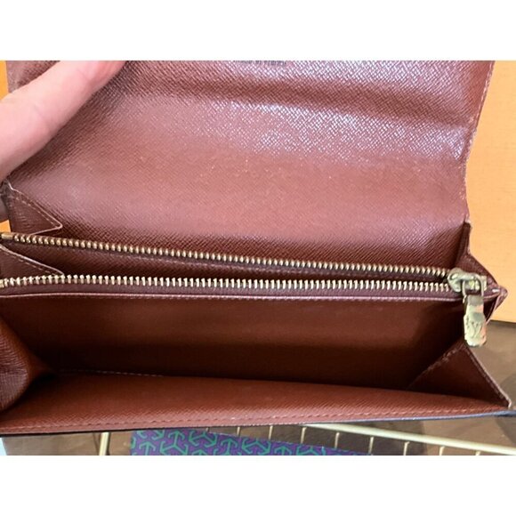 Louis Vuitton Monogram Canvas Wallet With Snap Closure & Zippered Coin Pocket - Picture 7 of 9